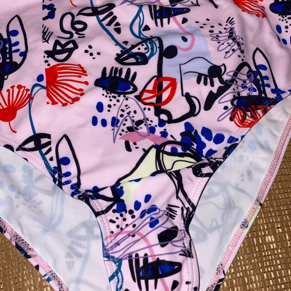 New Monokini Swimsuit with accent sleeves - Picture 13 of 13